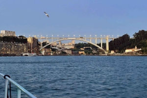 Porto: Prywatny statek wycieczkowy Douro (tylko dla Ciebie)6 mostów/zachód słońca