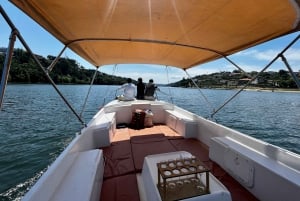 Porto: Crociera in barca sul fiume Douro con degustazione del vino Porto