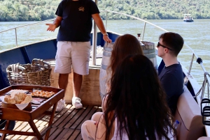 Porto: Dourovallei, 2 wijnhuizen, lunch & privéboottocht