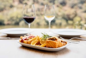 Porto: Heldagstur med båt, tog og lunsj i Douro-dalen