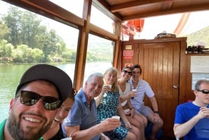 Porto: Tour della Valle del Douro con 3 degustazioni, pranzo e crociera facoltativa. Crociera