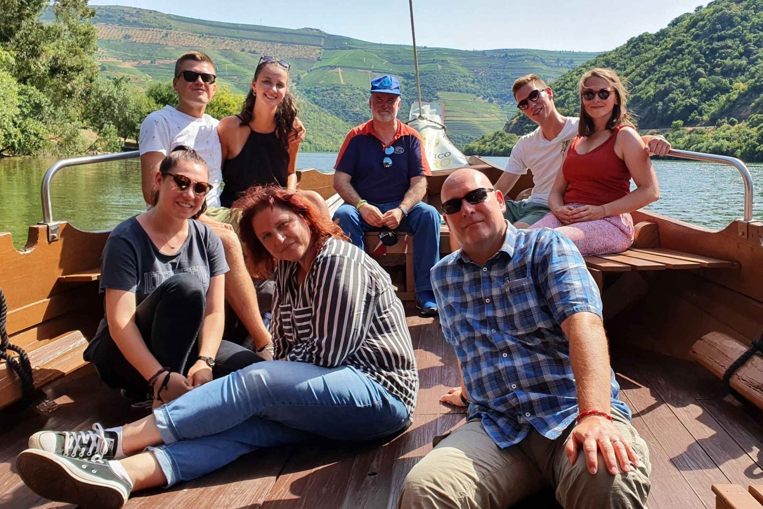 Porto: Tour della Valle del Douro con degustazione di vini, crociera in barca e pranzo