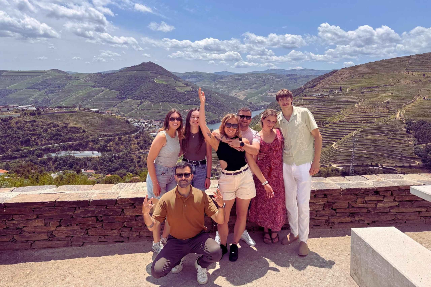 Porto: Tour de vinhos no Vale do Douro, passeio de barco em grupo privado, degustação de vinhos, comida