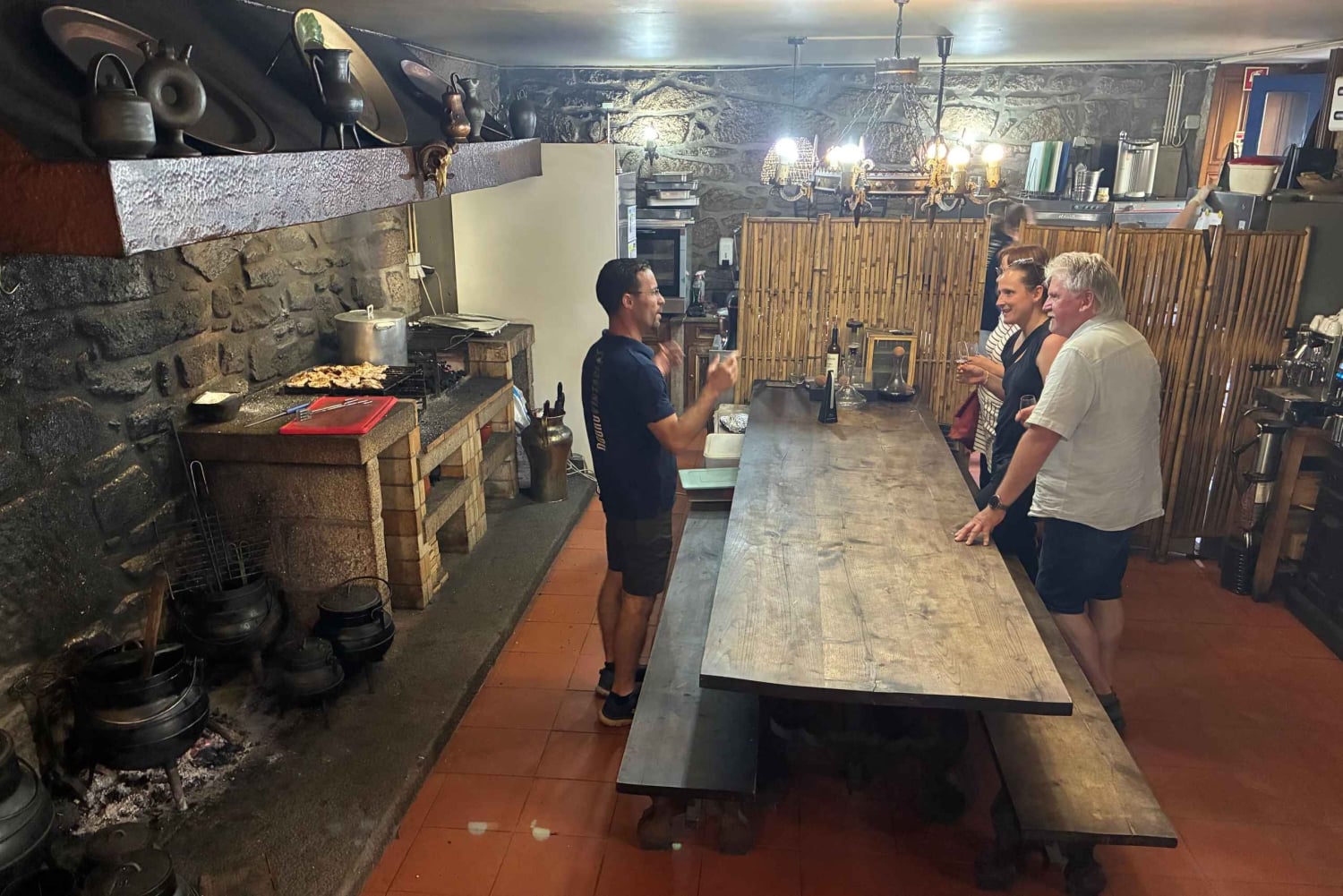 Porto: Tour de vinhos no Vale do Douro, passeio de barco em grupo privado, degustação de vinhos, comida