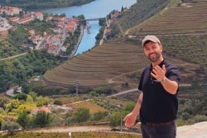 Porto: Douro-laakson viiniretki pienelle yksityisryhmälle, veneajelu, viininmaistelu, ruoka