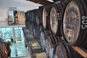 Porto: Douro-laakson viiniretki pienelle yksityisryhmälle, veneajelu, viininmaistelu, ruoka