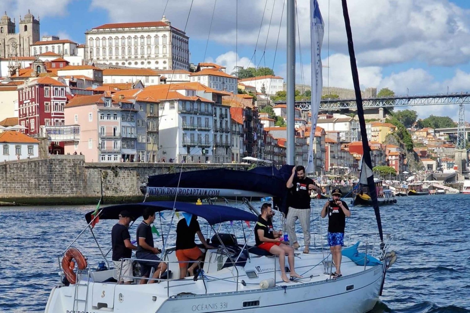 Porto: Exclusive Party aboard a charming sailboat with drink