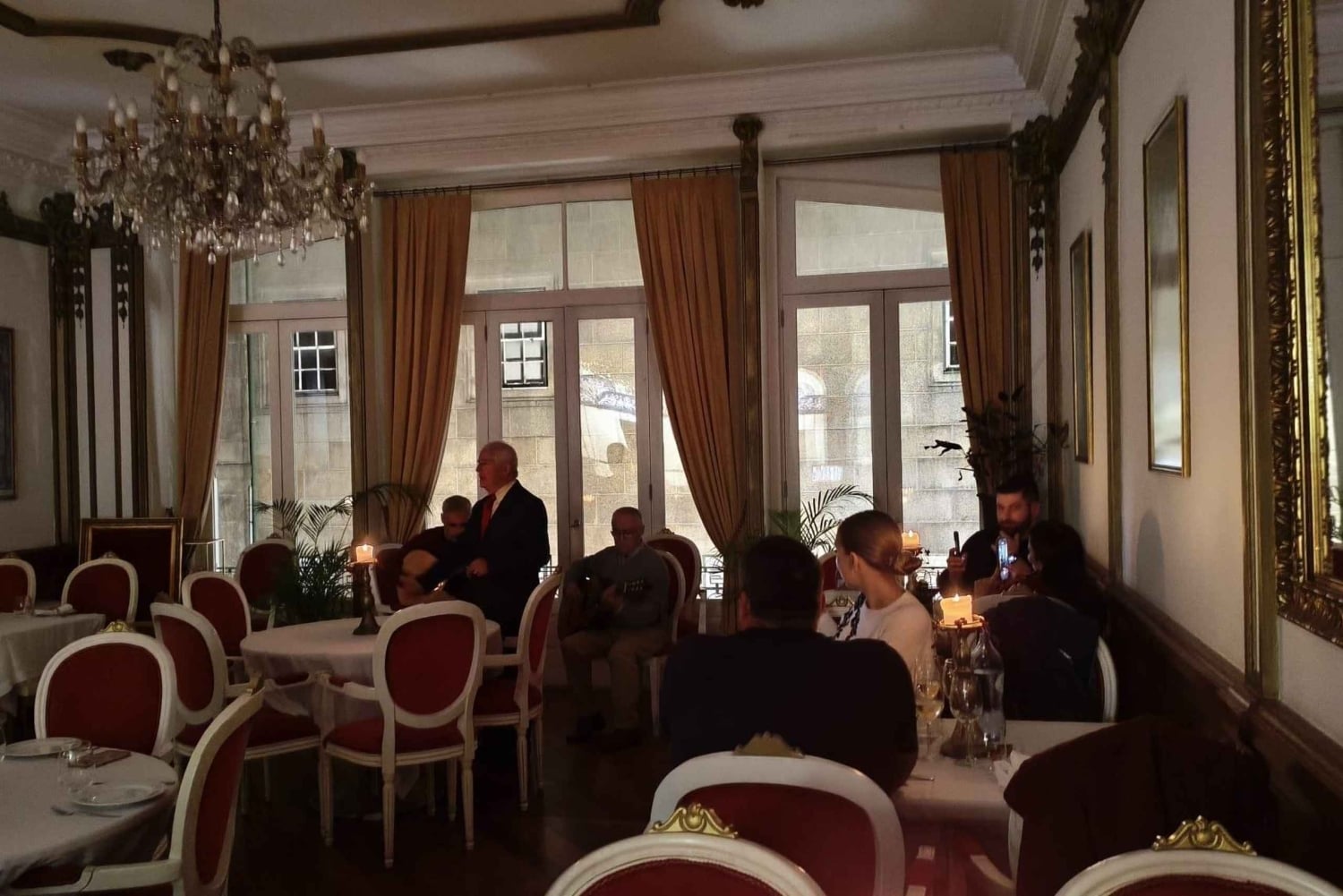 Oporto: concierto de fado con degustación de quesos y vino de Oporto