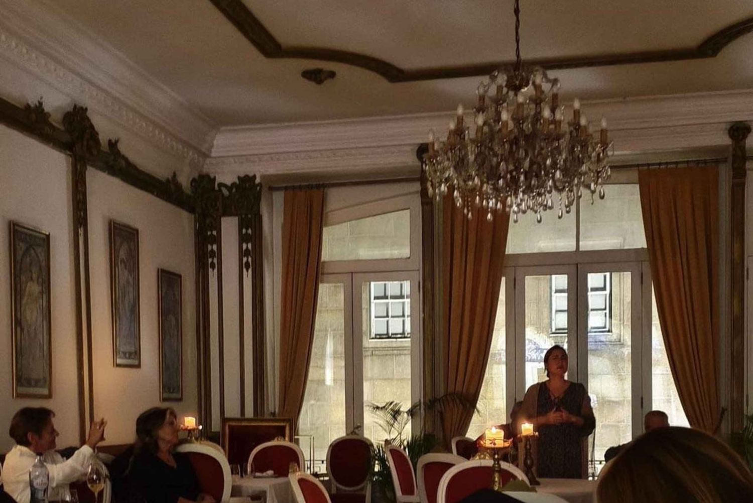 Oporto: concierto de fado con degustación de quesos y vino de Oporto