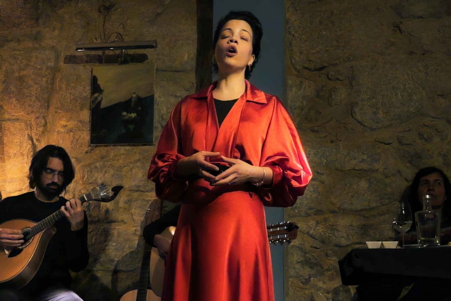 Porto : Dîner-spectacle de fado et visite nocturne tout compris