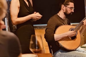 Porto : musique live de fado, vin et introduction culturelle
