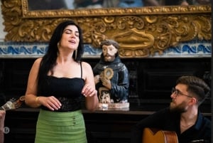 'Porto: Spettacolo di fado con tour guidato in un monastero storico'.