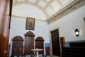 'Porto: Spettacolo di fado con tour guidato in un monastero storico'.