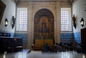 'Porto: Spettacolo di fado con tour guidato in un monastero storico'.