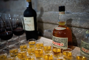 'Porto: Spettacolo di fado con tour guidato in un monastero storico'.