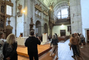 'Porto: Spettacolo di fado con tour guidato in un monastero storico'.