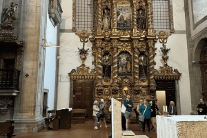 'Porto: Spettacolo di fado con tour guidato in un monastero storico'.