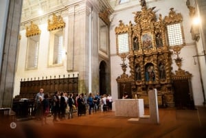 'Porto: Spettacolo di fado con tour guidato in un monastero storico'.