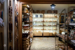 'Porto: Spettacolo di fado con tour guidato in un monastero storico'.