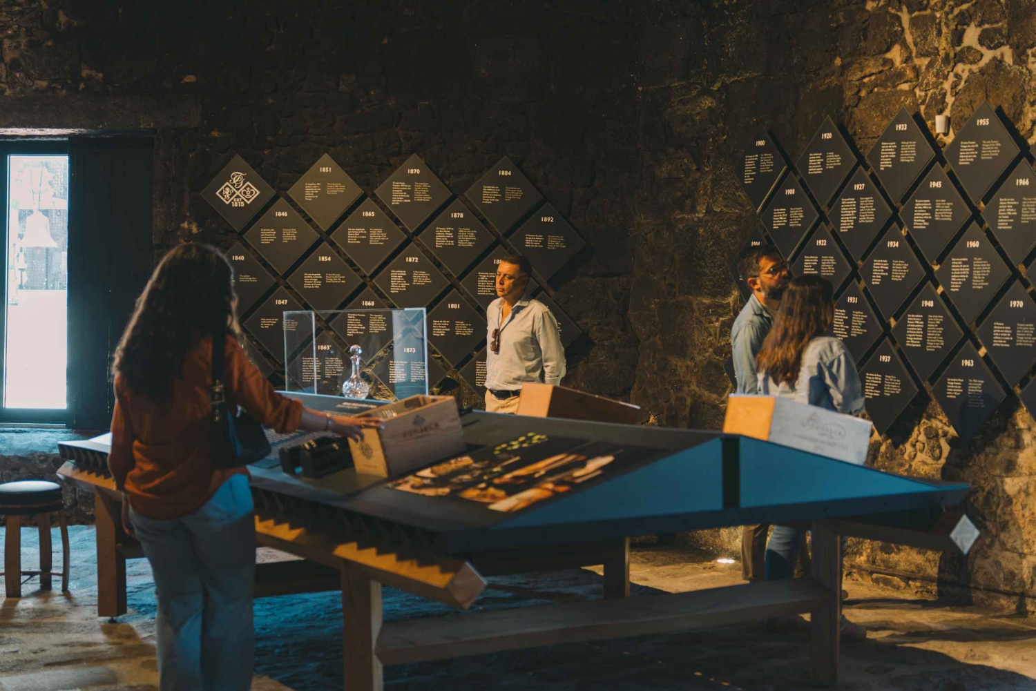 Porto: Fonseca Cellar Tour & 1 WOW Museum