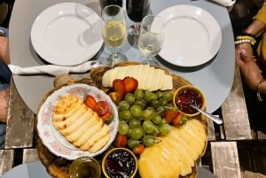 Porto: Wycieczka kulinarna i degustacja win po ukrytych skarbach