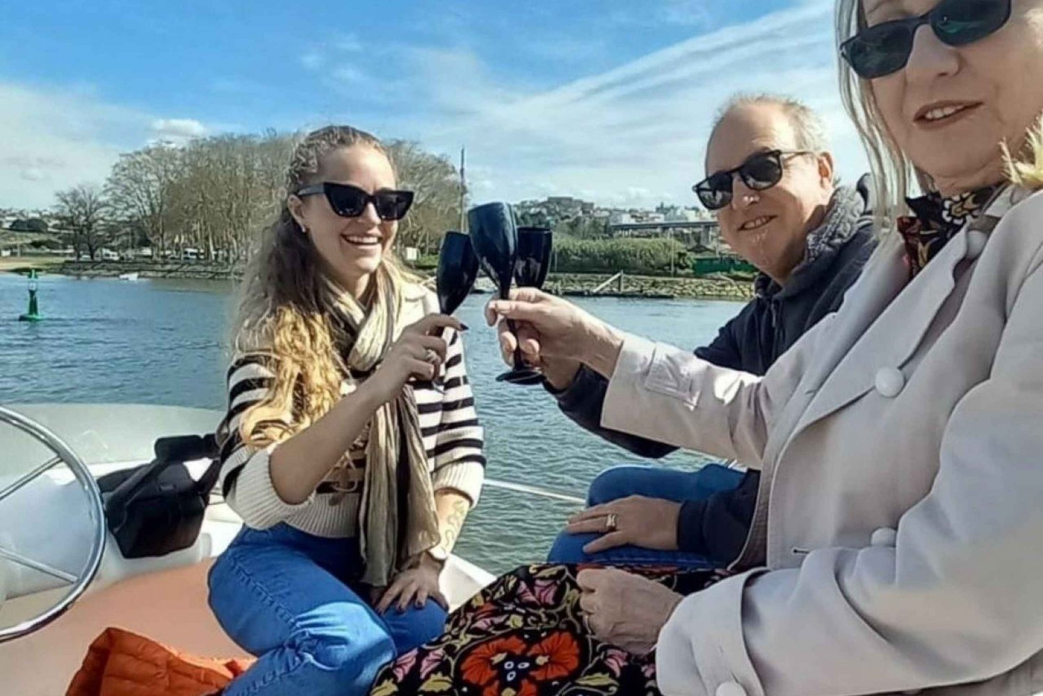 Oporto: Tour en barco con guía y degustación de 4 vinos de Oporto