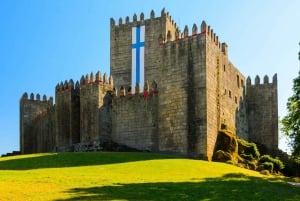 Porto: Guimarães & Braga Tour with Entry Tickets and Lunch