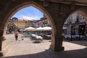 Porto: Guimarães & Braga Tour with Entry Tickets and Lunch