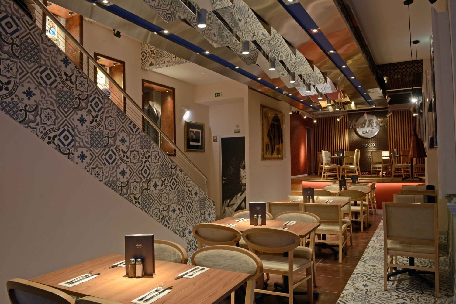 Porto: Hard Rock Cafe Skip-the-Line with Set Menu