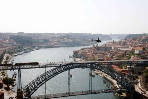 Порту: полет на вертолете, пешеходная экскурсия с гидом и речной круиз