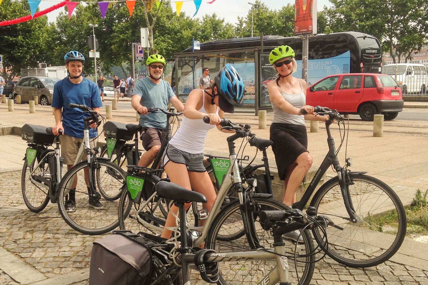 Porto: Tour storico in e-Bike con una guida