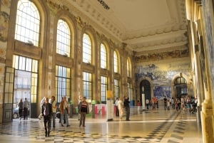 Porto: Tour storico in e-Bike con una guida