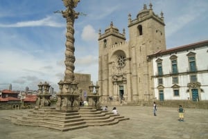 Porto: Tour storico in e-Bike con una guida