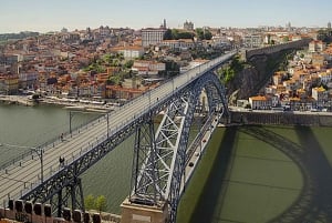 Porto: Tour storico in e-Bike con una guida