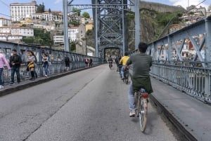 Porto: Tour storico in e-Bike con una guida