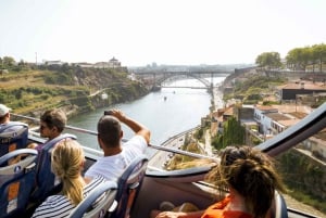 Porto: Hop-On/Hop-Off-Bus mit optionaler Kreuzfahrt und Weinkeller