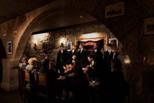 Porto: Um espetáculo de fado intimista numa taberna histórica