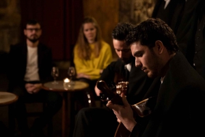 Porto: Um espetáculo de fado intimista numa taberna histórica