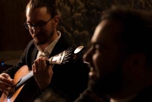 Porto: Um espetáculo de fado intimista numa taberna histórica