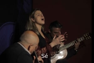 Porto: Live fado-show med et glas portvin