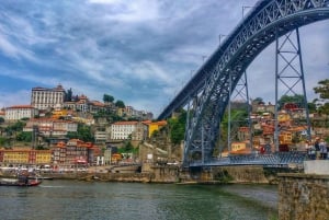 Oporto: Tour privado de lo más destacado de la ciudad con guía local