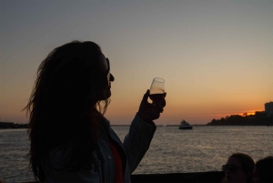 Porto: Passeio de barco ao pôr do sol com vinho do Porto