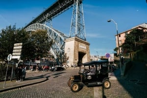 Порту: индивидуальная экскурсия по историческому центру города на автомобиле Ford T