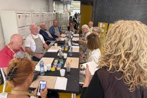 Porto: laboratorio di pittura di piastrelle azulejo portoghesi con vino