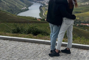 Порту: Экскурсия по долине Дору для небольшой группы, круиз и обед