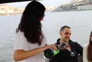 Oporto: Crucero privado en yate con vinos y aperitivos locales