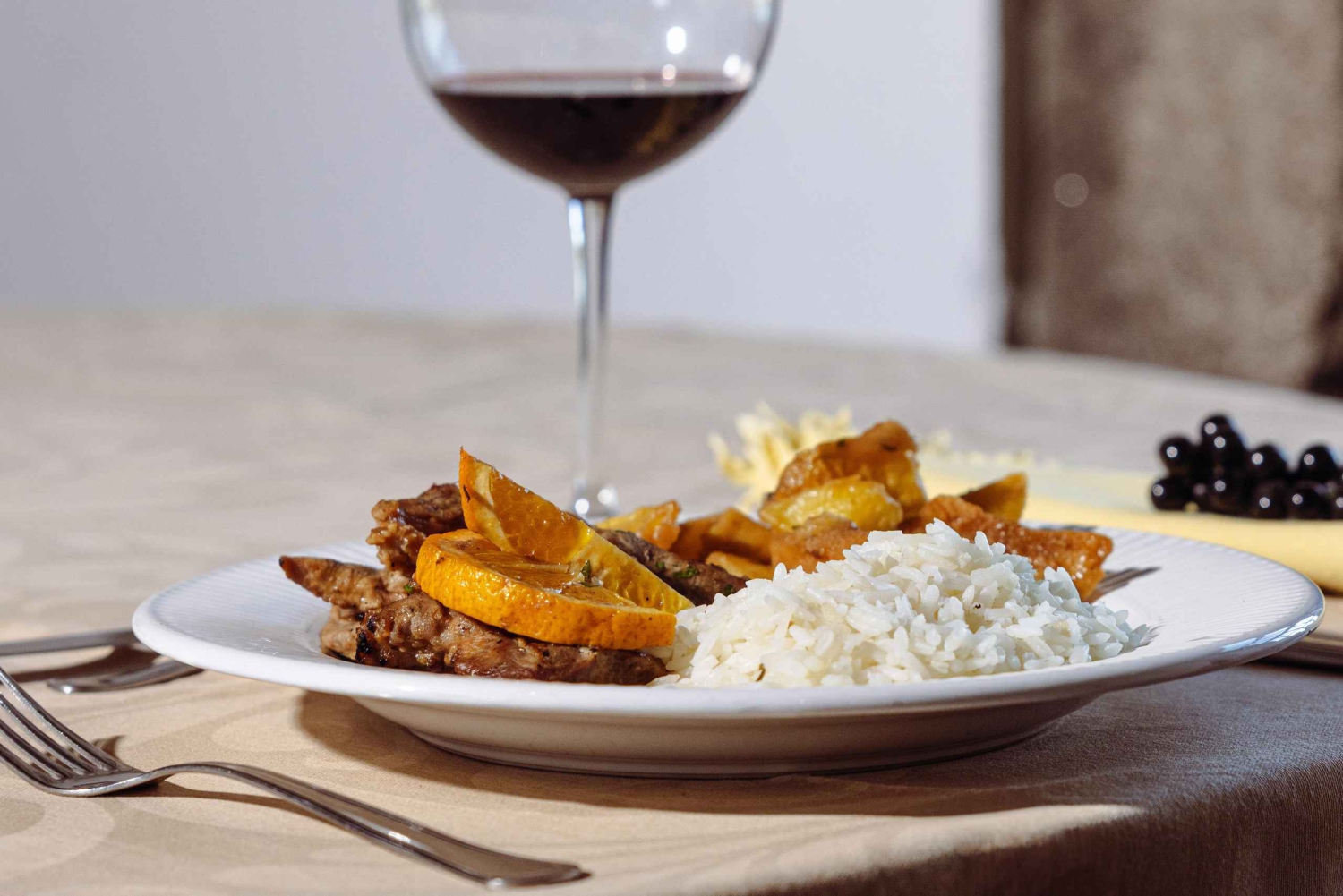 Porto: Private Douro Valley 4x4 Tour with Lunch