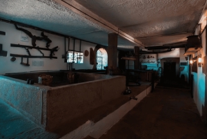 Porto: Private Douro Valley 4x4 Tour with Lunch