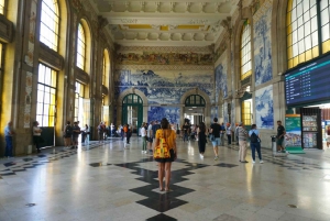 Porto: Private Historic Center Walking Tour with Degustation