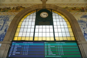 Porto: Private Historic Center Walking Tour with Degustation